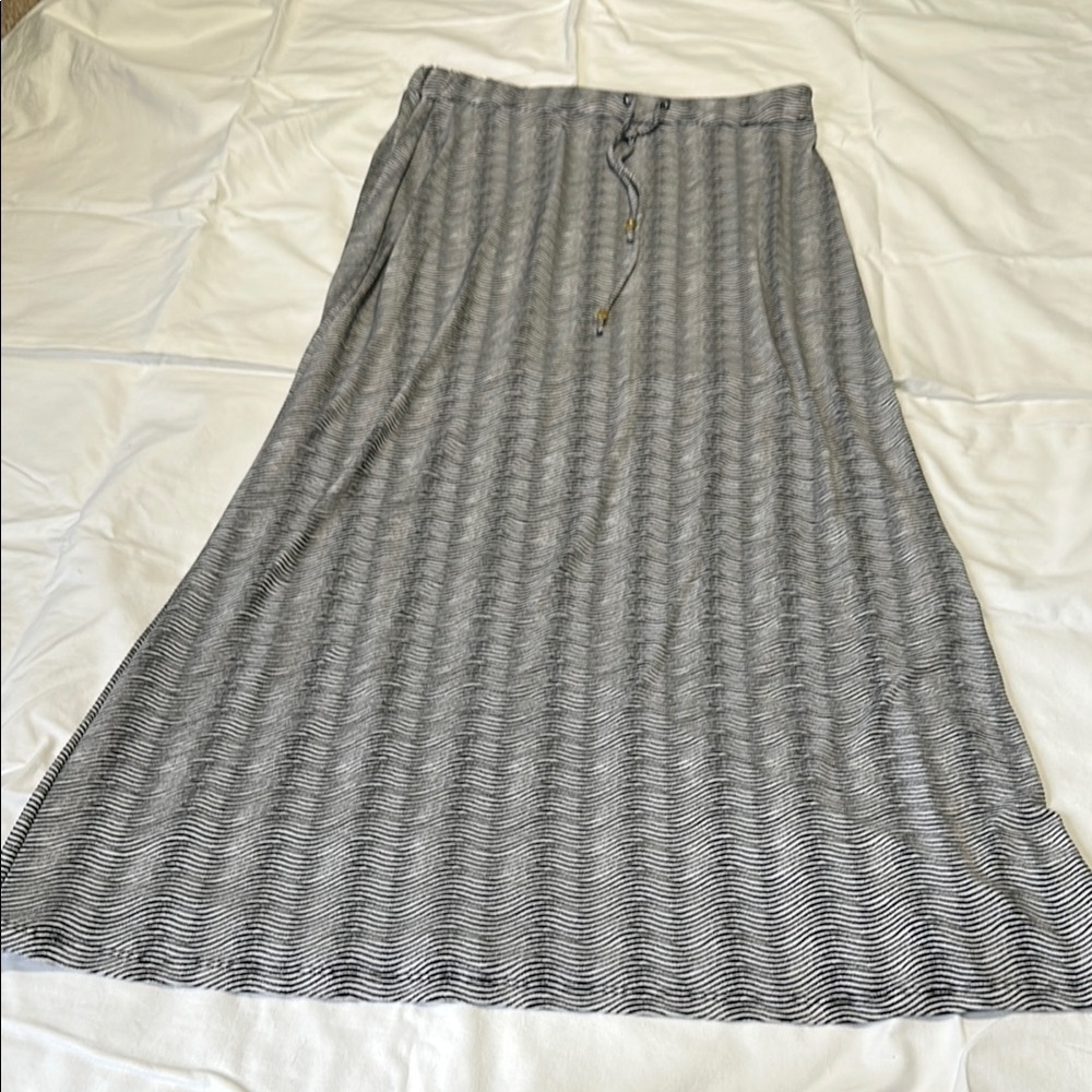 Michael Kors Maxi Skirt Medium Black Wave Print Pull On Drawstring Stretch